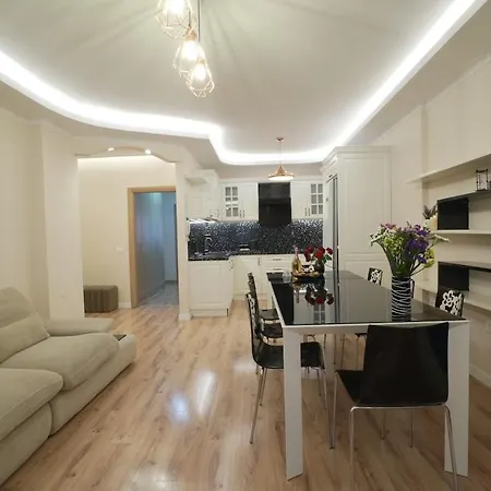 Apartman Modern 2-bedroom In Komuna E Parisit