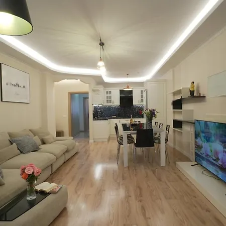 Apartman Modern 2-bedroom In Komuna E Parisit