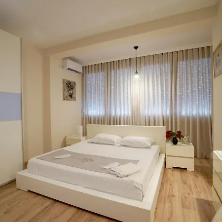 Apartman Modern 2-bedroom In Komuna E Parisit *