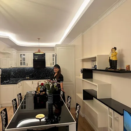 Modern 2-bedroom In Komuna E Parisit Apartman
